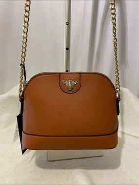 NEW Bee 🐝 Gold-Accent Tan Crossbody Bag with Chain Strap